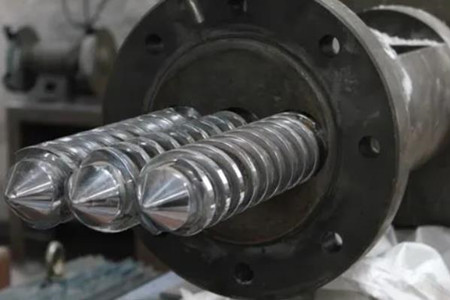 擠出機(jī)機(jī)筒螺桿裂斷的原因是什么？
